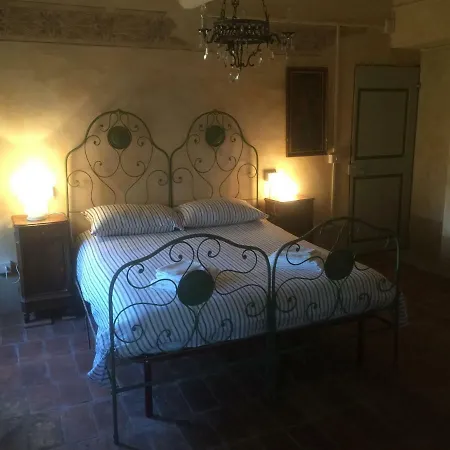 La Casa Dei Prugni לינה וארוחת בוקר